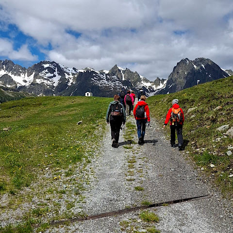 Reippain mielin matkaan kohti Silvretta-Stauseen tekojärveä.